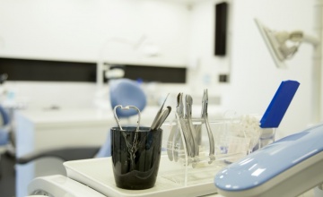 Da li je moguće popraviti zub tokom ortodontske terapije?